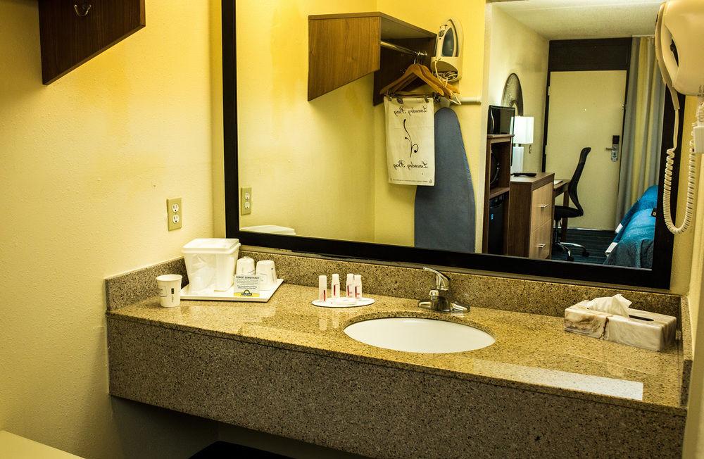 Days Inn By Wyndham Newark Wilmington Eksteriør bilde