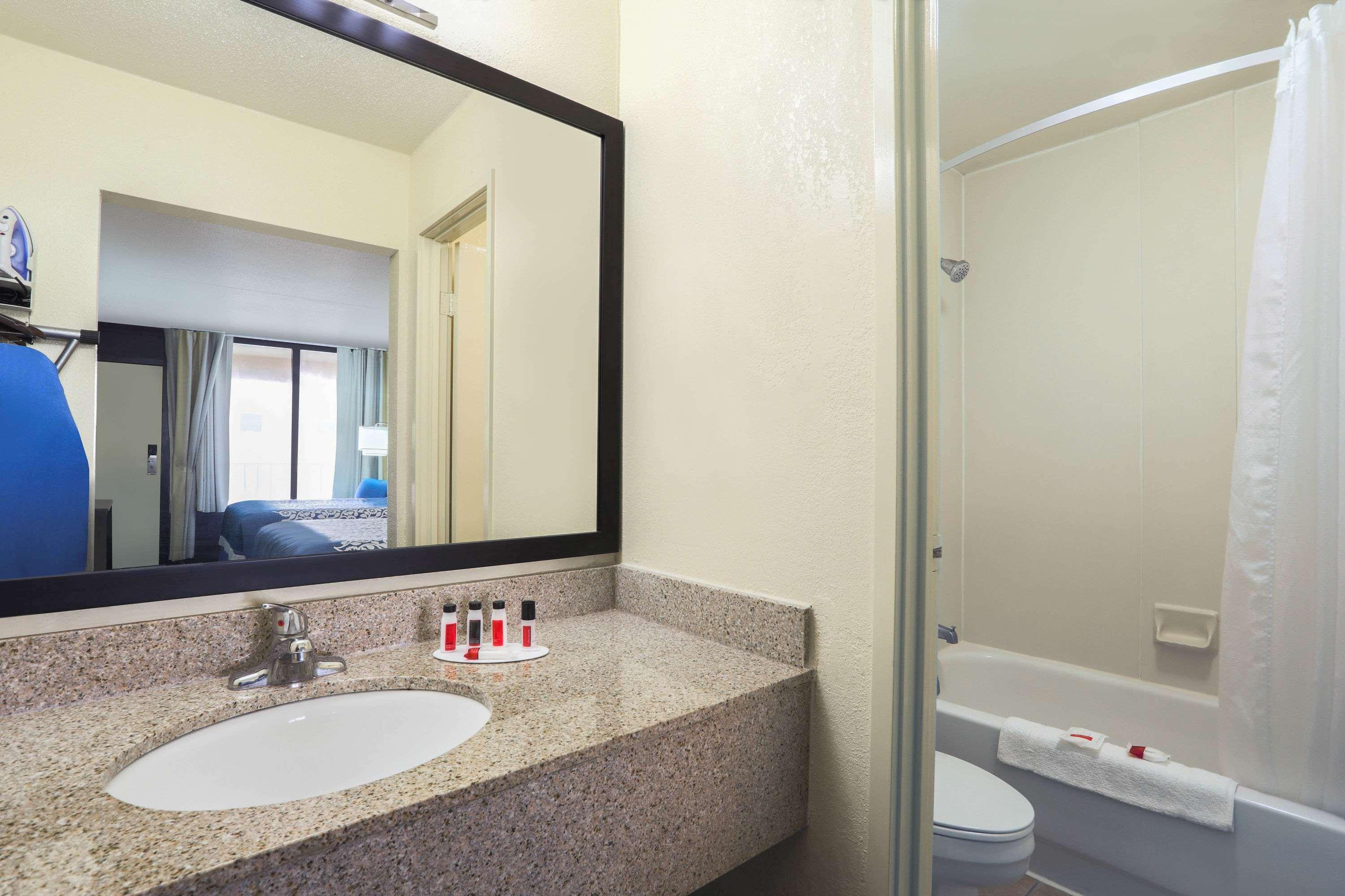 Days Inn By Wyndham Newark Wilmington Eksteriør bilde