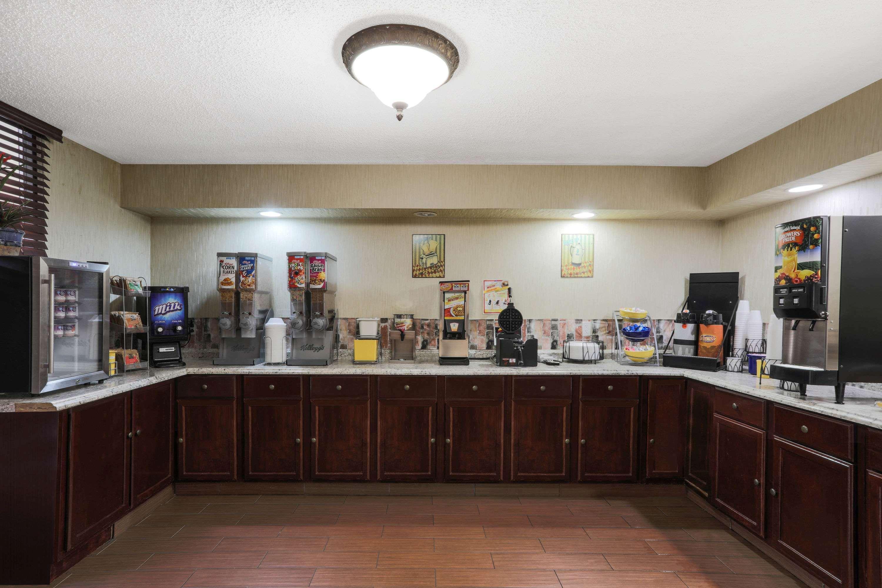 Days Inn By Wyndham Newark Wilmington Eksteriør bilde