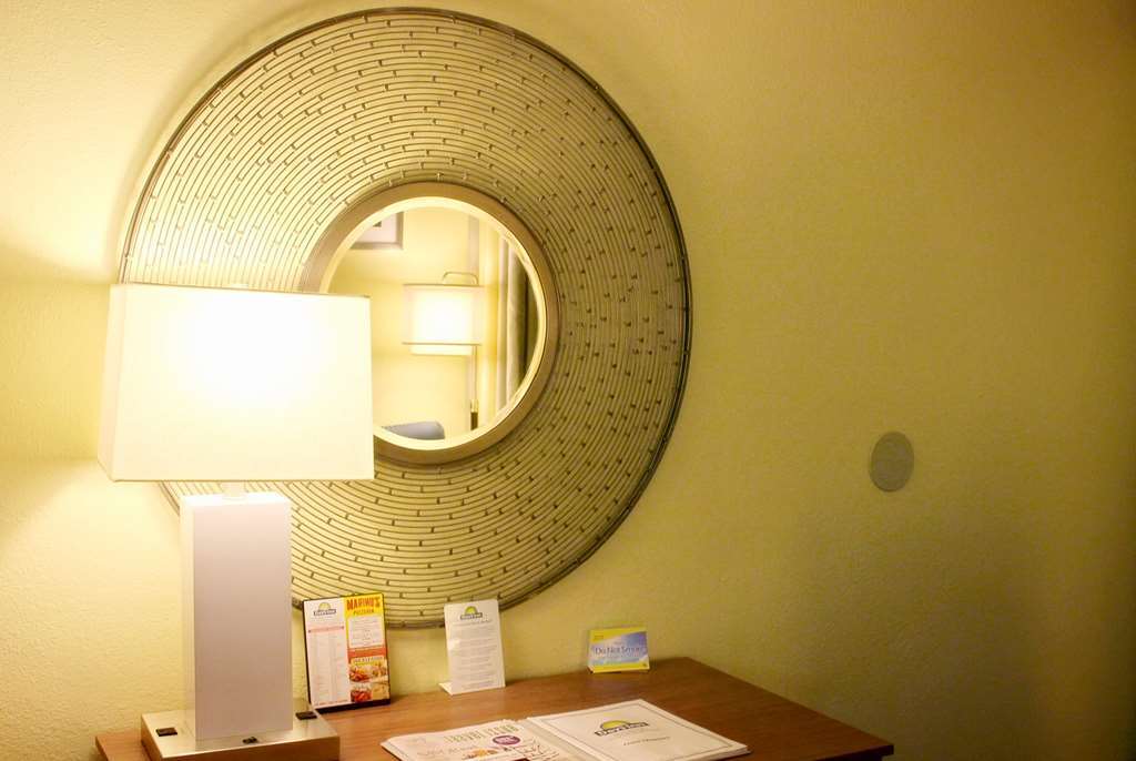 Days Inn By Wyndham Newark Wilmington Rom bilde