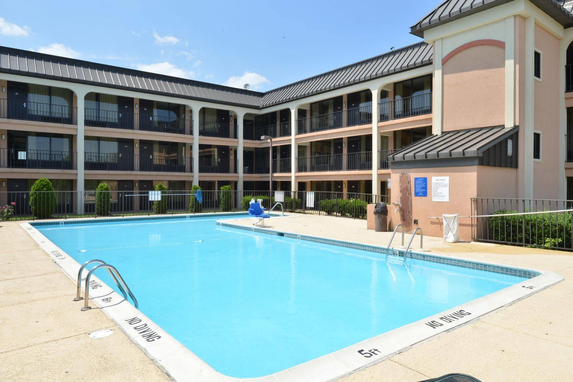 Days Inn By Wyndham Newark Wilmington Eksteriør bilde