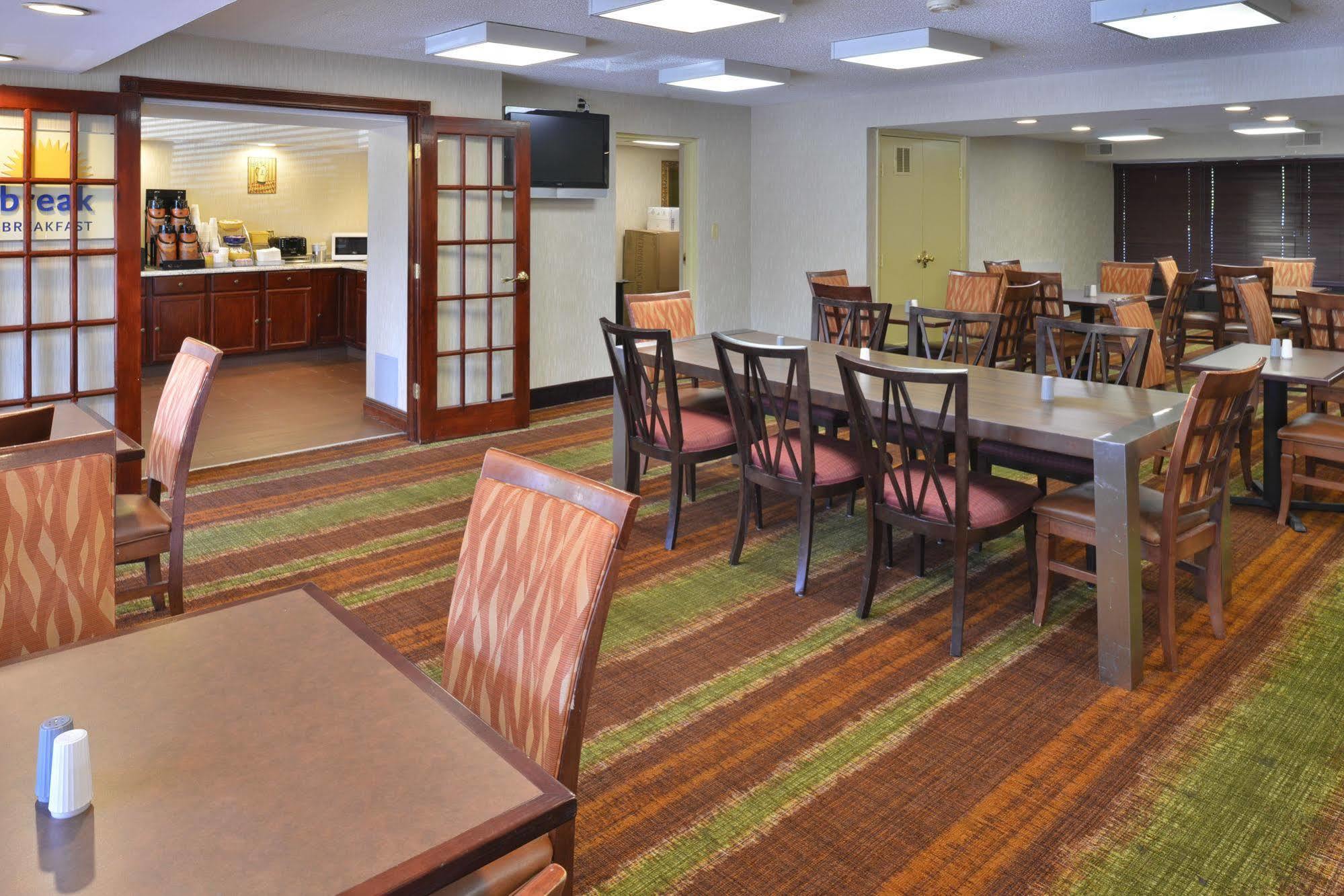 Days Inn By Wyndham Newark Wilmington Eksteriør bilde